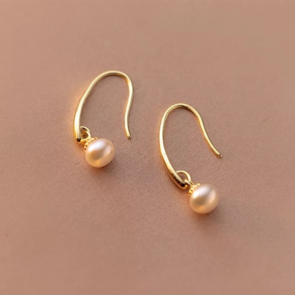 Natural Pearl drop earrings - real 18k gold plated on 925 sterling silver - Picture 6 of 12